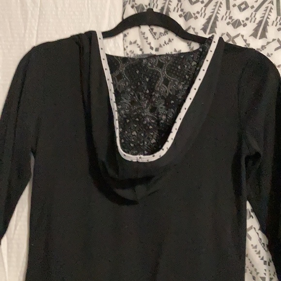 Delia*s Ladies Hooded Blouse - Picture 4 of 8